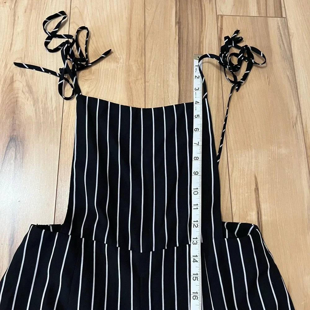 Forever 21 Women's Wide leg Jumpsuit Sz Medium Black & White Stripe Tie Shoulder